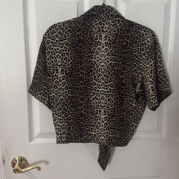 Virgo Animal Print Tie-Front Top size 8 - Picture 4 of 4